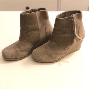 Toms desert wedge ankle boot size 7